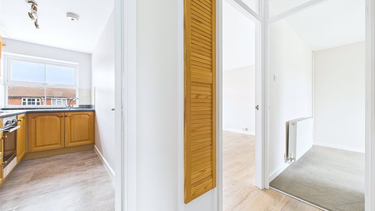 Picture No. 12 - Armstrong Way, Reading