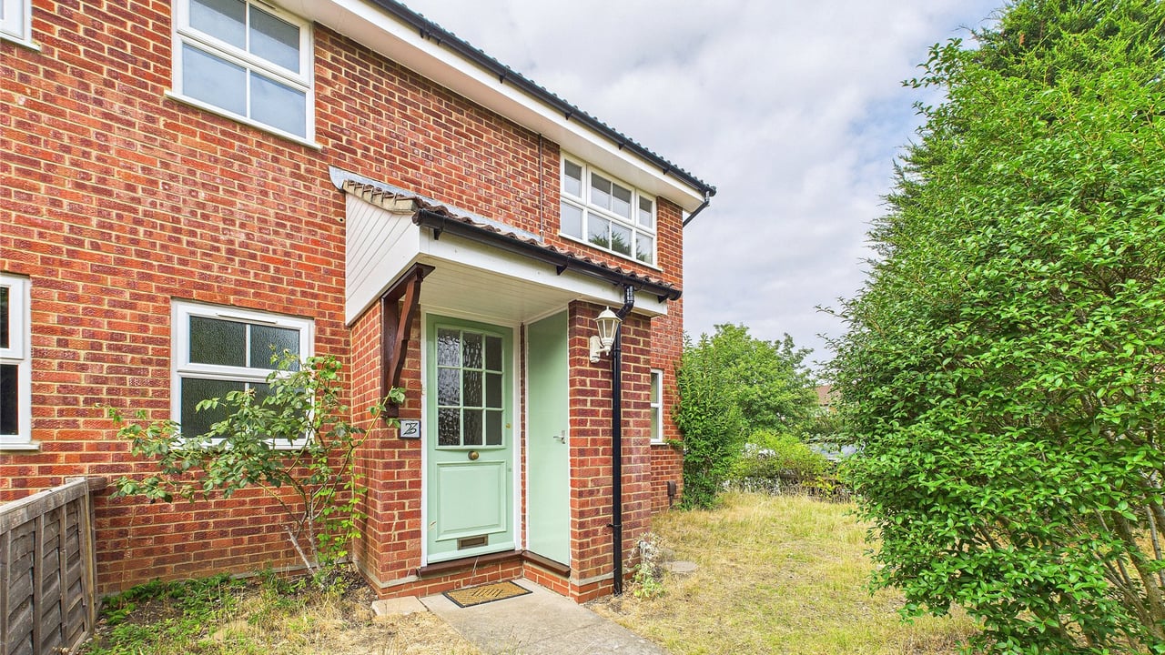 Picture No. 18 - Armstrong Way, Reading