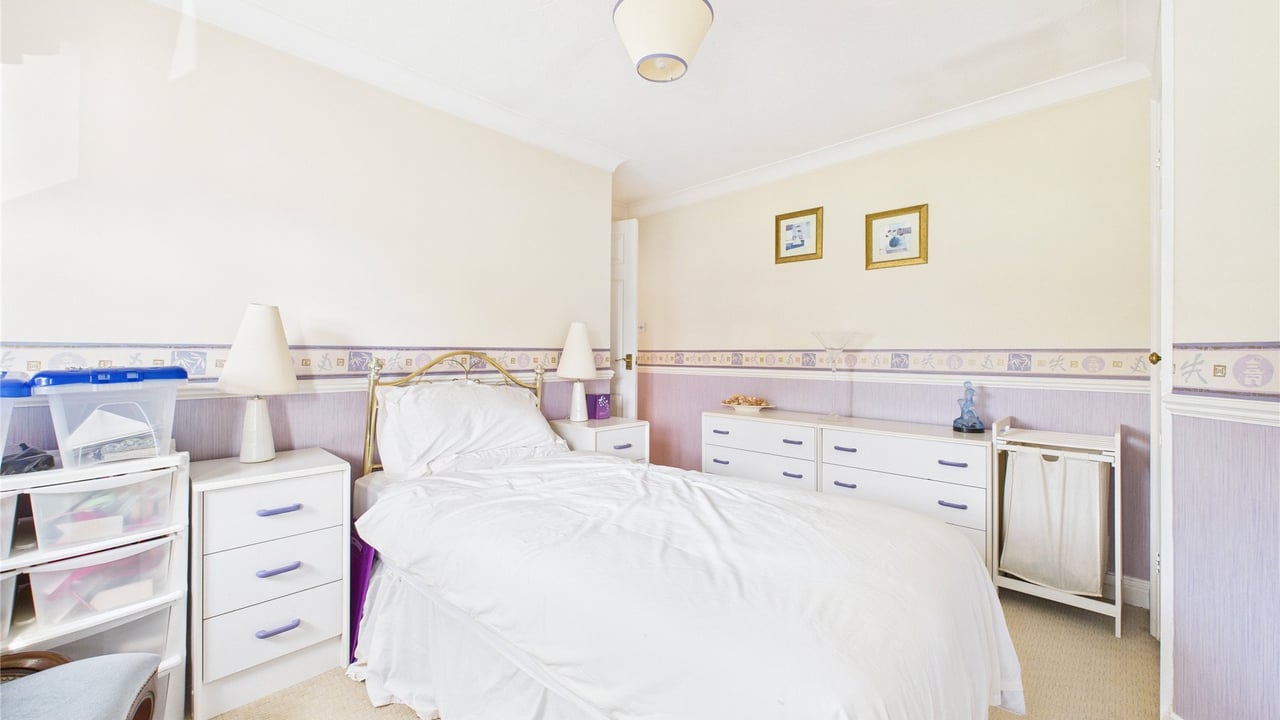 Picture No. 02 - Allnatt Avenue, Wokingham