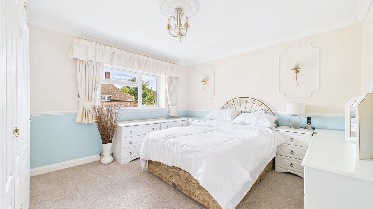 Picture No. 04 - Allnatt Avenue, Wokingham