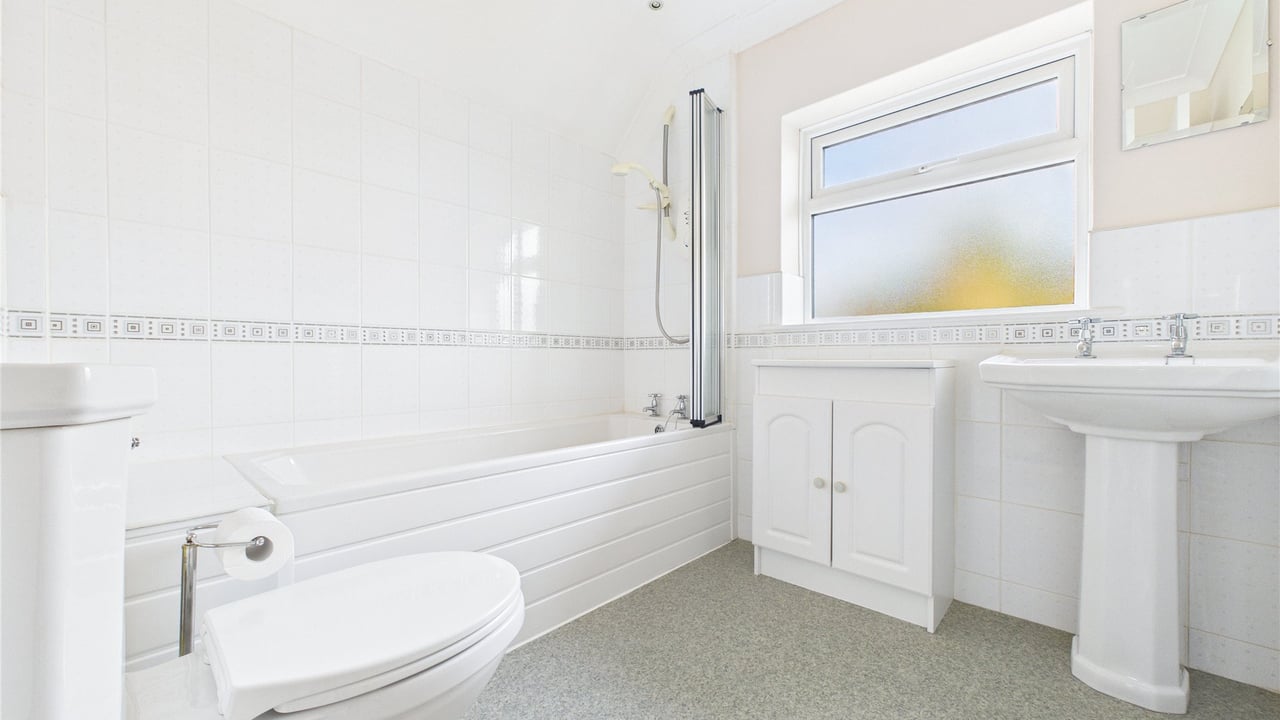 Picture No. 08 - Allnatt Avenue, Wokingham