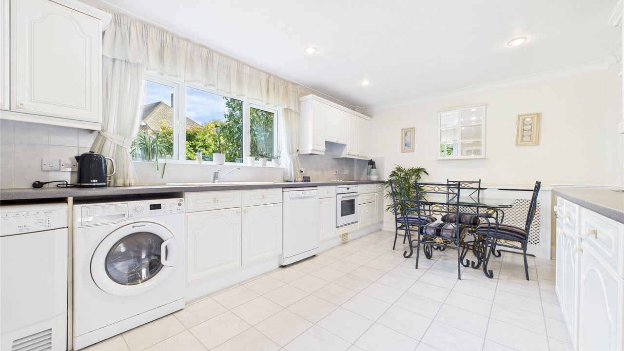 Picture No. 13 - Allnatt Avenue, Wokingham