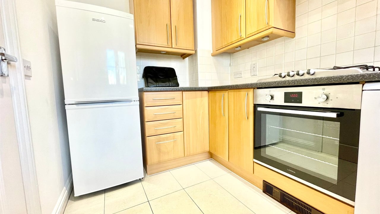 Picture No. 10 - Letts Green, Woodley