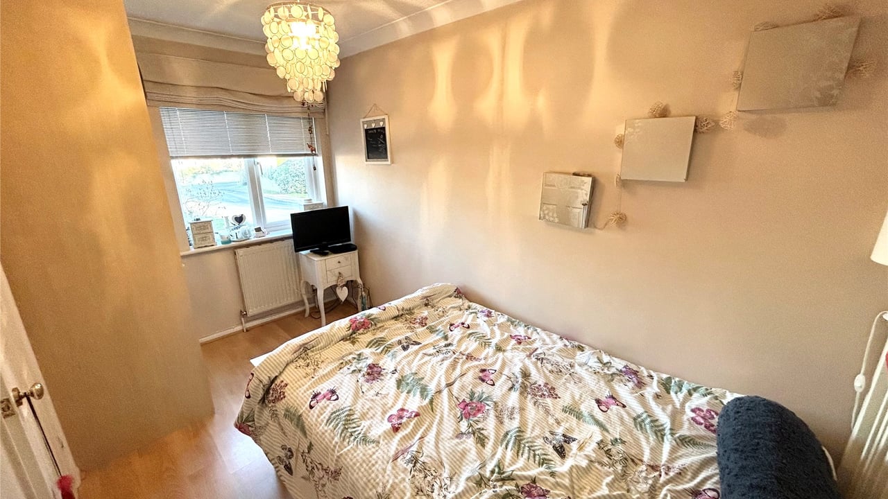 Picture No. 05 - Rook Close, Wokingham