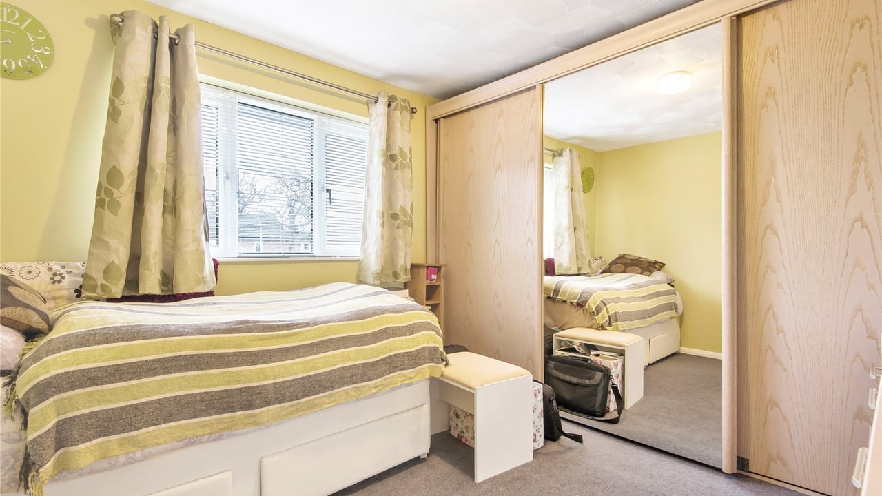 Picture No. 10 - Herons Way, Wokingham