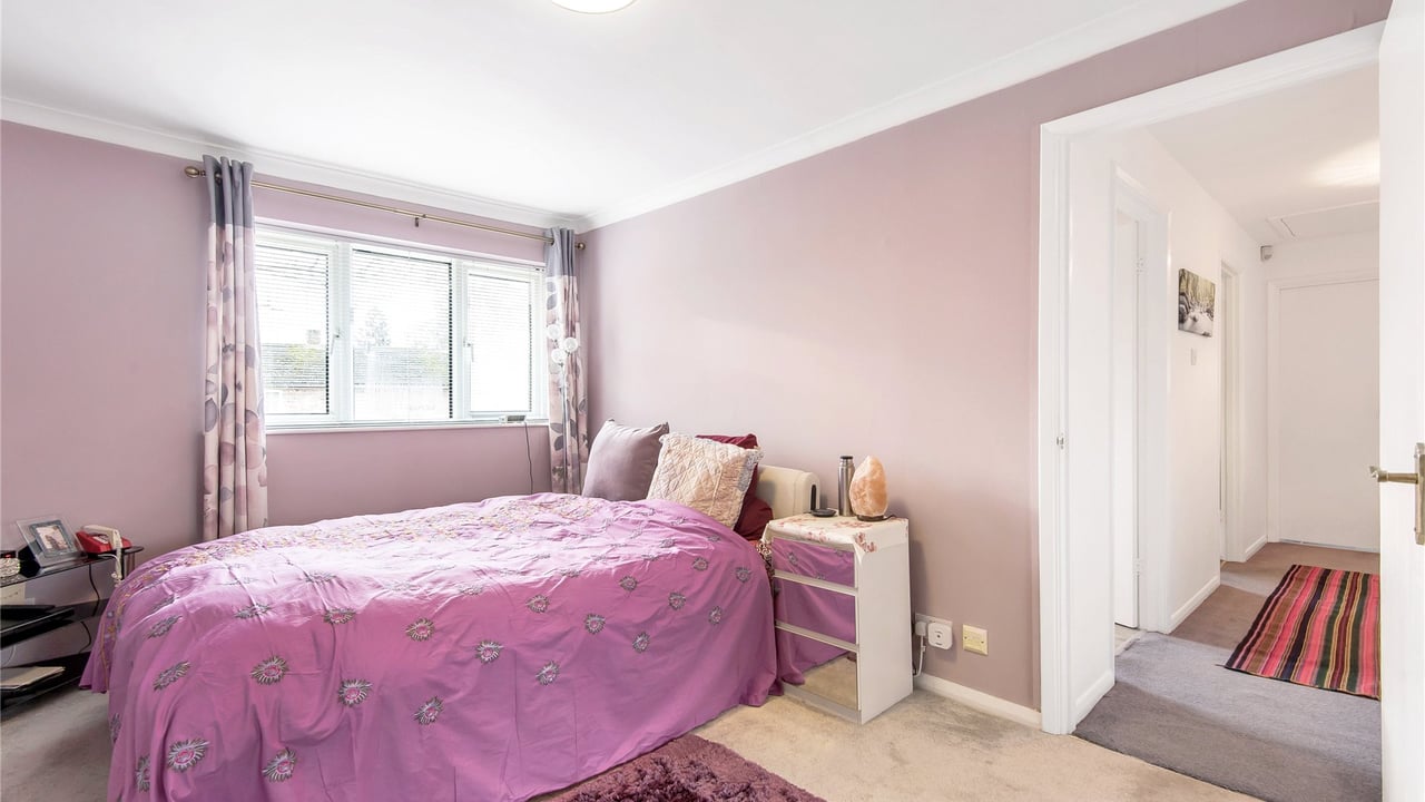 Picture No. 11 - Herons Way, Wokingham