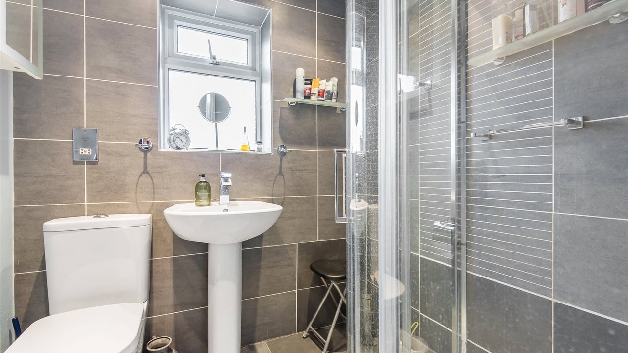 Picture No. 12 - Herons Way, Wokingham