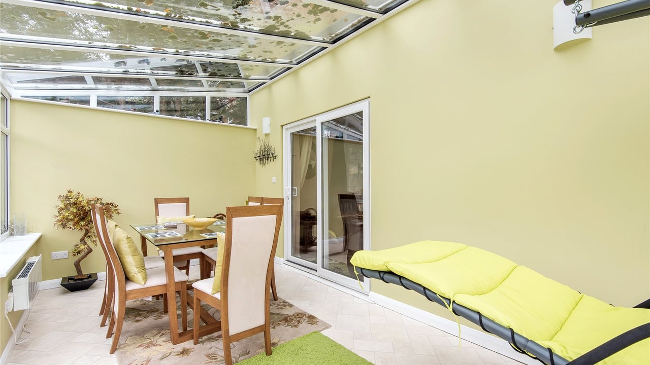 Picture No. 17 - Herons Way, Wokingham