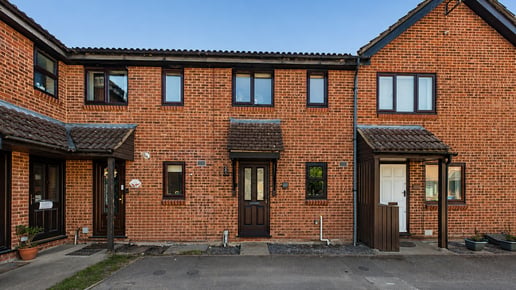 Chisbury Close