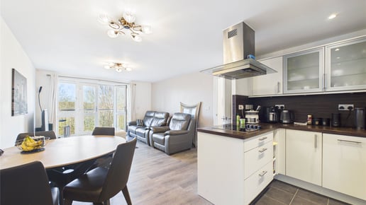 Luscinia View, Reading