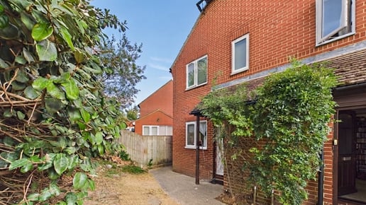 Warnsham Close