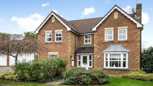 Roundshead Drive, Warfield