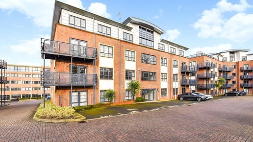 Wallis Square, Farnborough