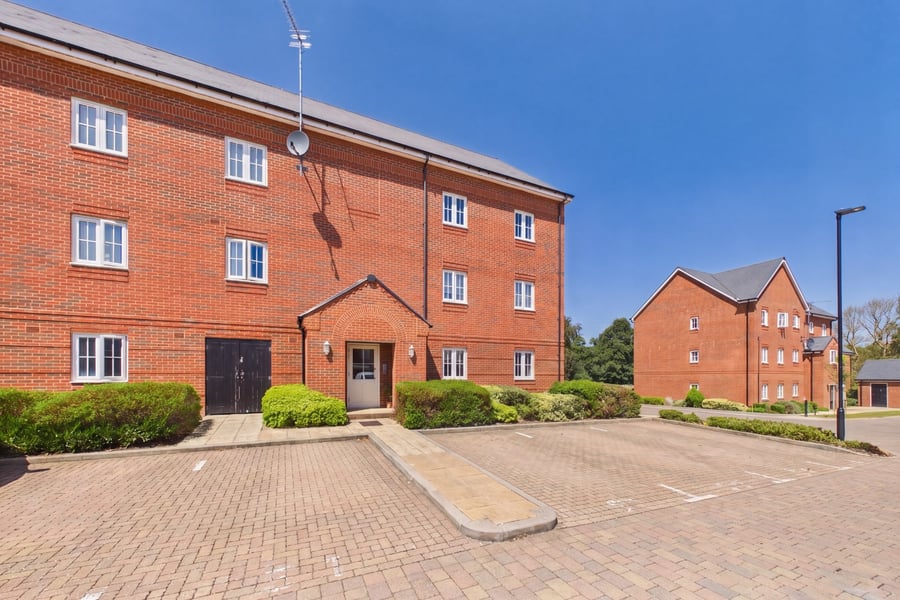 Charteris Close, Aldershot