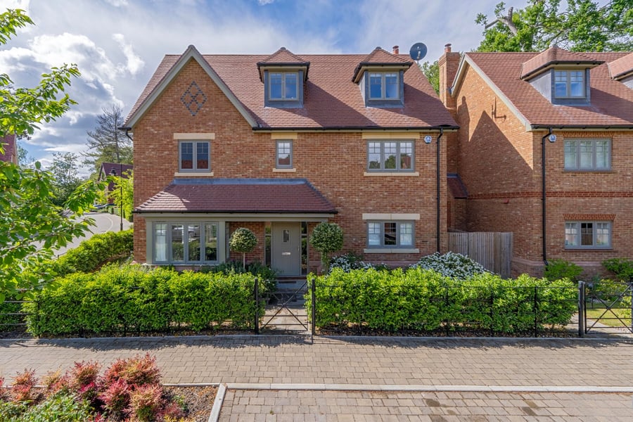 Holly Hill Drive, Ascot