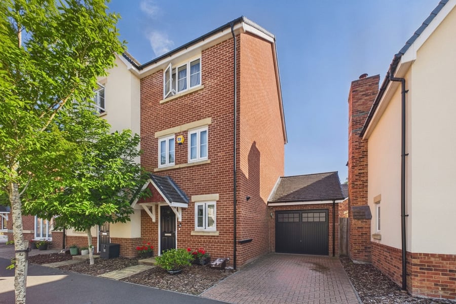 Warbler Road, Farnborough