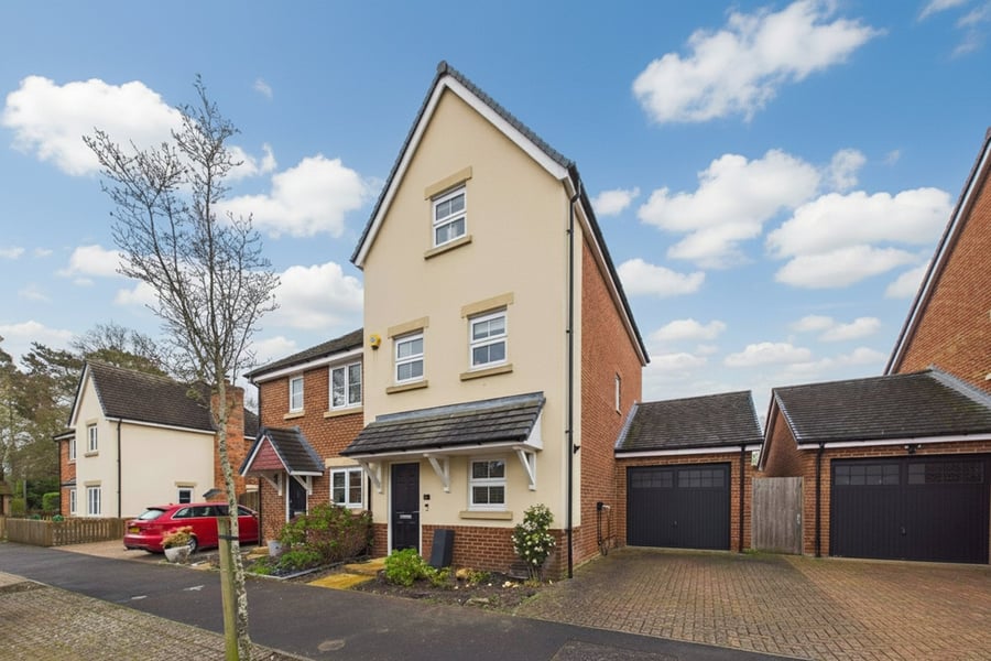 Warbler Road, Farnborough