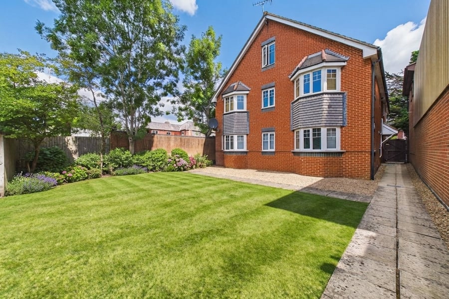 Coachmans Grove, Sandhurst