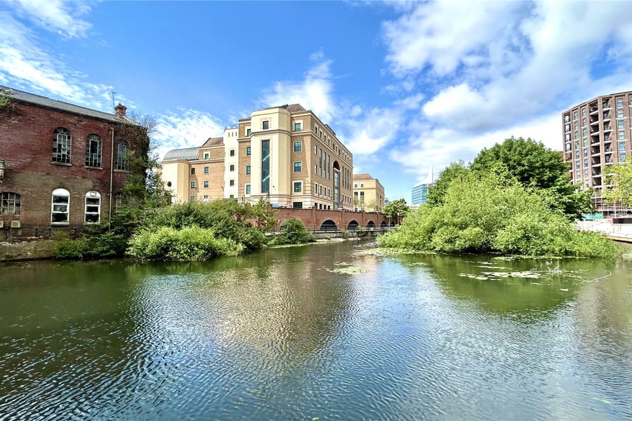 The Meridian, Reading