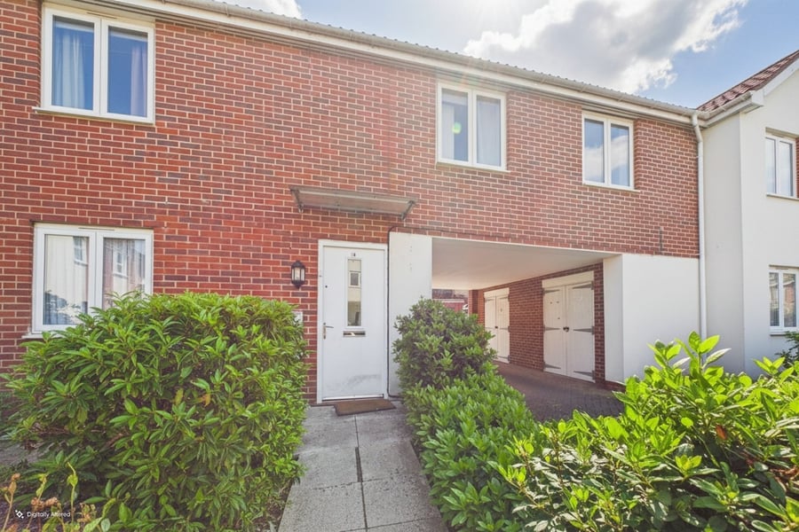 Regis Park Road, Reading
