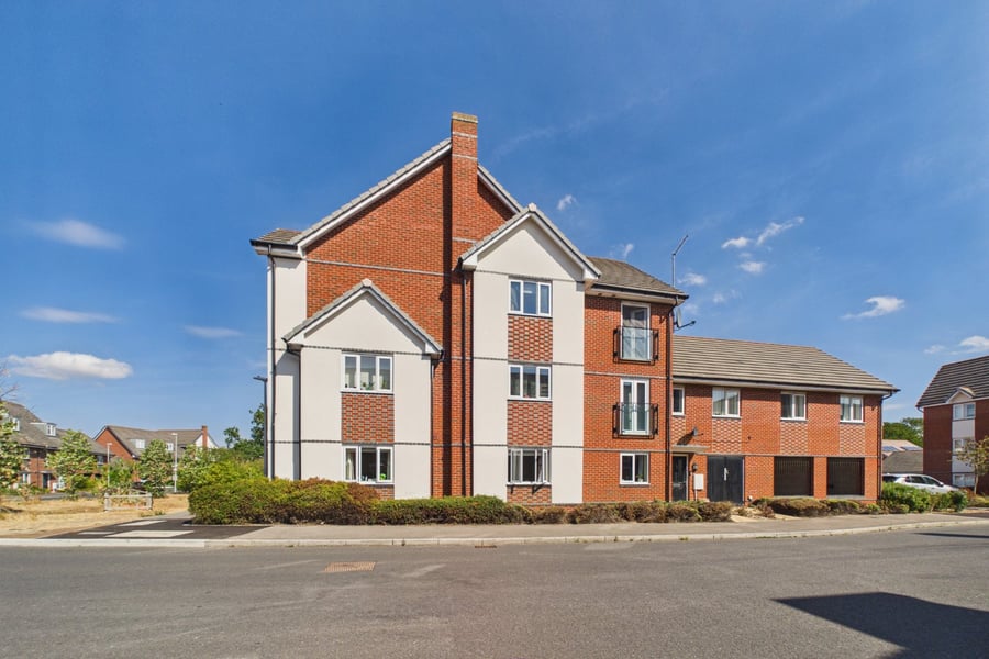 Fullbrook Avenue, Reading