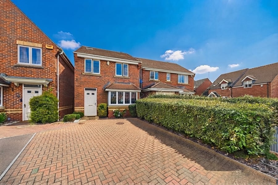 Deardon Way, Reading