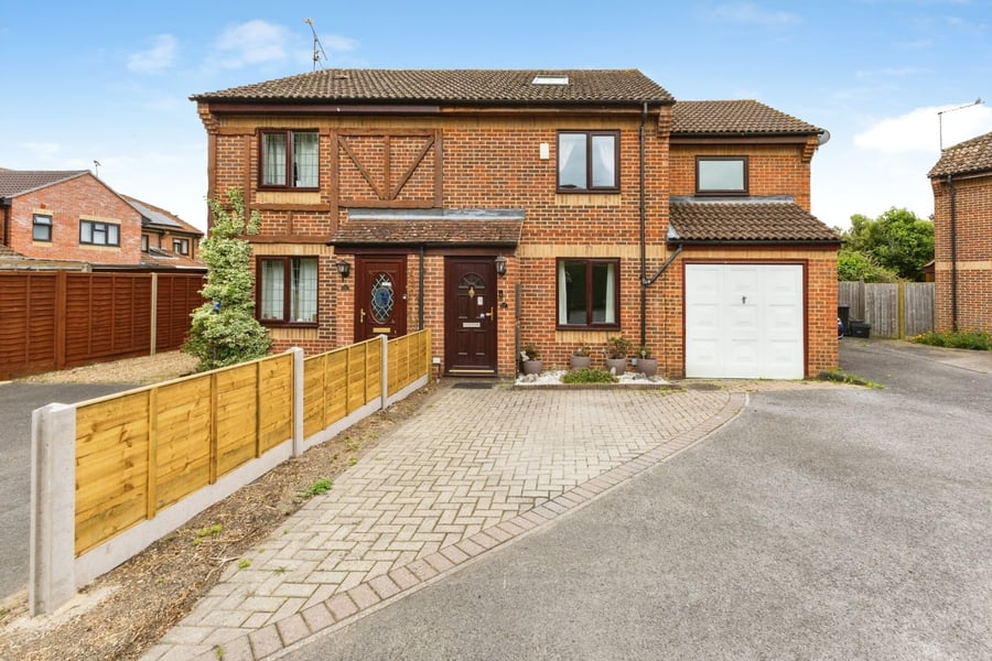 Larchside Close, Reading