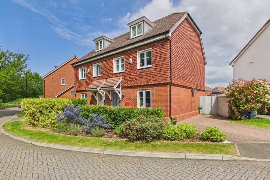 Adam Brown Avenue, Yateley