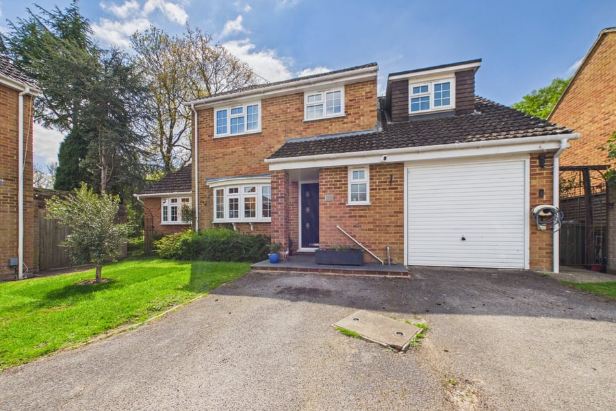 Christie Walk, Yateley