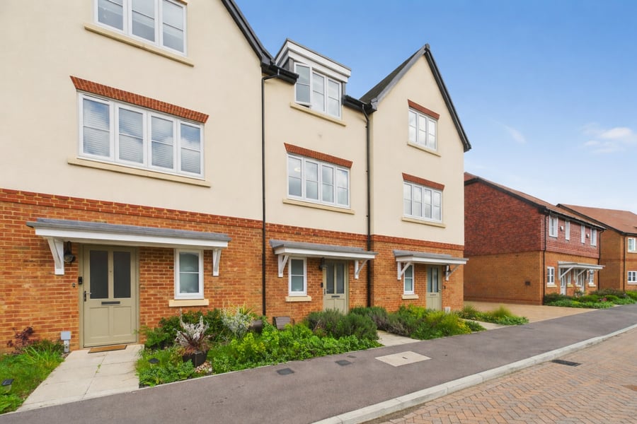 Denning Drive, Warfield