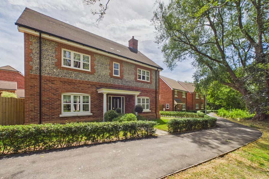 Gale Gardens, Warfield