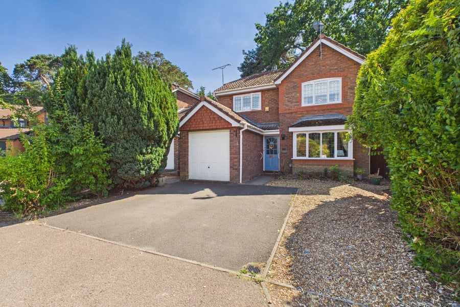 Saxon Drive, Bracknell
