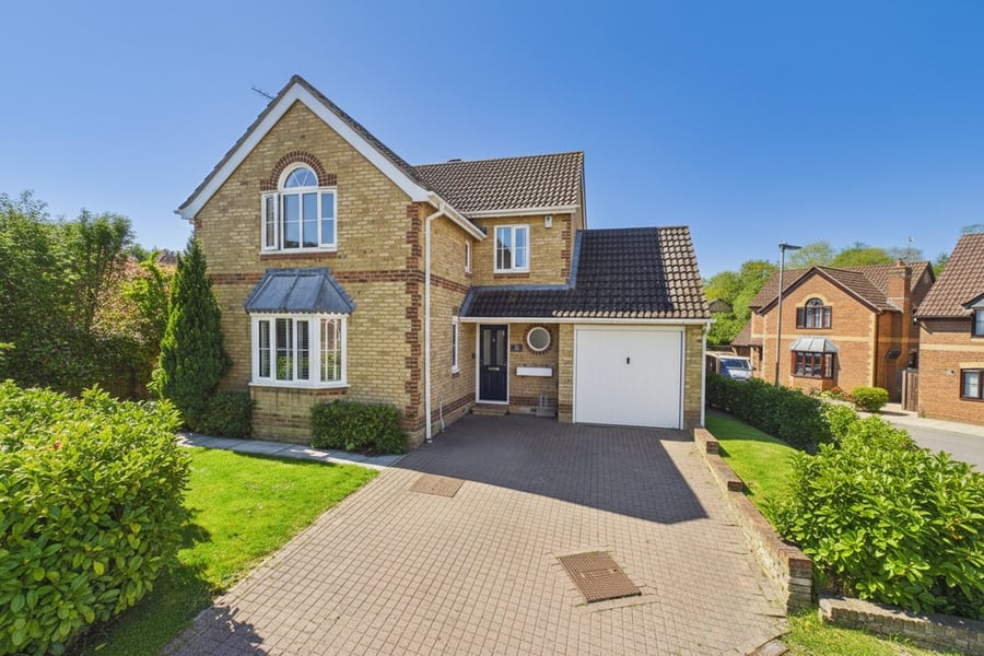 Foxglove Close, Winkfield Row
