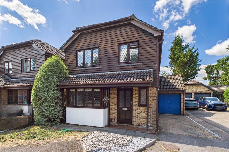 Albany Park Drive, Wokingham