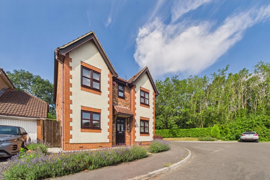 Moorhen Drive, Reading