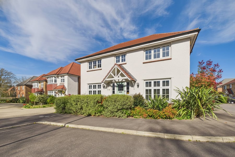 Austen Grove, Reading