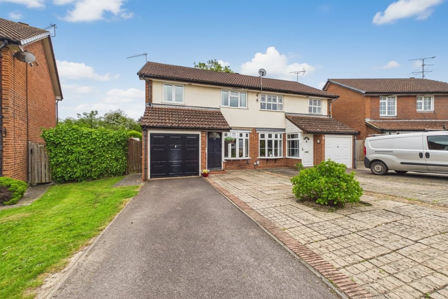 Kesteven Way, Wokingham